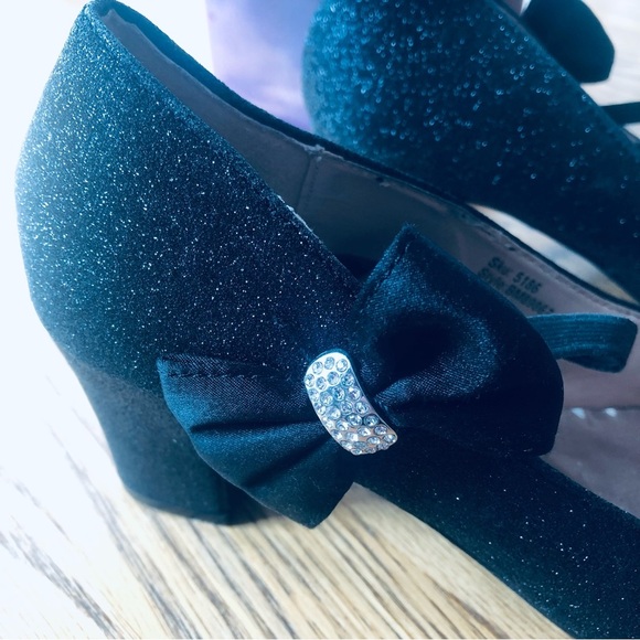 Badgley Mischka Size 4 Girls Janelle Pump Black Glitter Block Heels Rhinestones - Picture 5 of 11